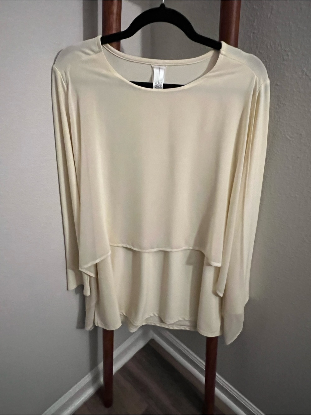 Wynne Layers Women’s Layered Cream Tunic Top Large